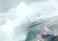 Nước lũ cuồn cuộn như sóng thần tấn công Hàn Quốc