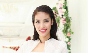 Lan Khuê hào hứng khi lần đầu ngồi ghế giám khảo chấm thi nguời đẹp