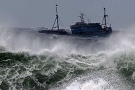 Bão số 6 giật cấp 9 chính thức đổ bộ vào Biển Đông