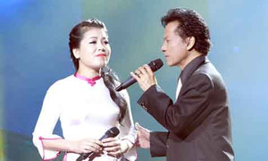 Anh Thơ ngưỡng mộ Chế Linh hơn 70 tuổi vẫn hát live tốt