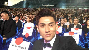 Isaac nổi bật không kém gì sao Hàn tại Liên hoan phim Busan