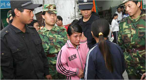 Bị lừa hết tiền đóng học, nữ sinh ra biển tự vẫn