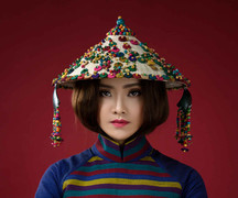 'Gương mặt khả ái' Tố Như thành nàng thơ mới của nhà thiết kế Lan Hương