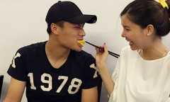 Mạc Hồng Quân khoe ảnh được vợ bầu đút cho ăn