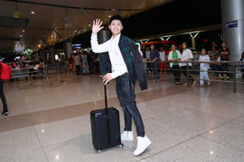 Vừa kết thúc 'Giọng hát Việt nhí', Noo Phước Thịnh vội vã ra sân bay sang Hàn Quốc