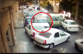 Xe tải đi ngược chiều gây va chạm liên tục, bị chửi bới vẫn 'cố đấm ăn xôi'