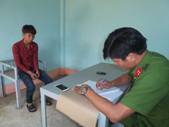 Bắt kẻ ném gạch vào hai CSGT trên đường tuần tra