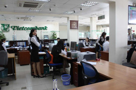 Hàng loạt khách hàng Vietcombank bỗng nhiên bị khoá thẻ