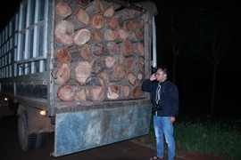 Dân thông báo bắt xe gỗ lậu, kiểm lâm hứa nhưng không đến