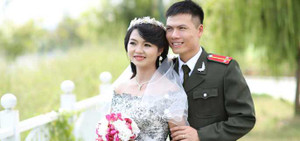 Ảnh cưới lãng mạn của hai chiến sĩ công an trẻ Bắc Giang