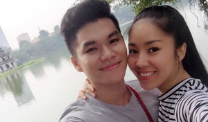 Lê Phương khoe ảnh cùng chồng sắp cưới dạo chơi Hà Nội