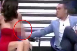 Nam MC gạt tay khiến nữ khách mời gặp sự cố đỏ mặt ngay trên truyền hình