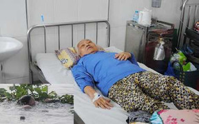 Cụ bà 73 tuổi thoát chết kỳ diệu sau 3 giờ bị nước cuốn trôi