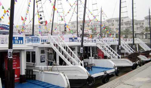 Tránh siêu bão Sarika, Quảng Ninh hối hả sơ tán khách du lịch vào bờ