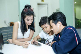 Đông Nhi tự nhận mình là ‘ác mẫu’ khi huấn luyện thí sinh