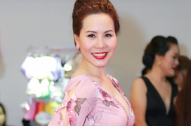 Vẻ đẹp giản dị của Nữ hoàng doanh nhân sau ánh đèn sân khấu