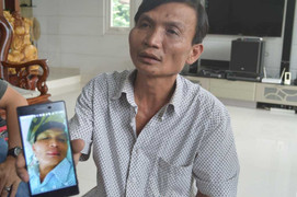 Quan xã đấm thuộc cấp trong tiệc mừng ngày phụ nữ Việt Nam