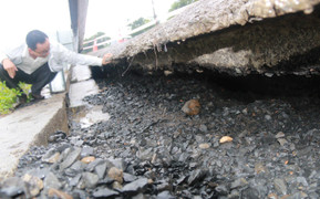 Đường Hồ Chí Minh hở hàm ếch, sụt lún khủng khiếp