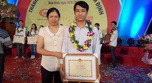 Thủ khoa Học viện An ninh đam mê vẽ, thần tượng Obama