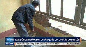 Trường đạt chuẩn quốc gia chờ sập, có thể dùng tay bóc từng mảng tường