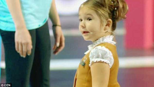 Bé gái 4 tuổi nói thành thạo 7 thứ tiếng khiến cả thế giới kinh ngạc