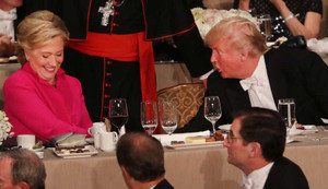 Ông Trump và bà Clinton nói kháy nhau tại tiệc từ thiện