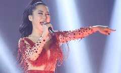 Hương Tràm diện đầm gợi cảm, khoe vũ đạo ấn tượng