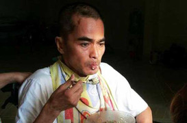 Diễn viên Nguyễn Hoàng đã tự ăn được sau một năm tai biến