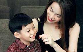 Hà Hồ nói tiếng Anh 'như gió' với con trai gây sốt