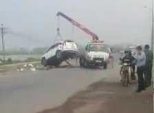 Tàu hỏa húc nát ôtô, 5 người chết ở Hà Nội