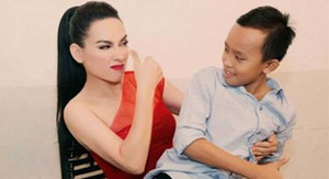 Hồ Văn Cường thay đổi như thế nào khi làm con nuôi Phi Nhung?