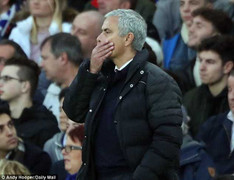 5 tháng làm HLV Man Utd, Mourinho vẫn phải ở khách sạn