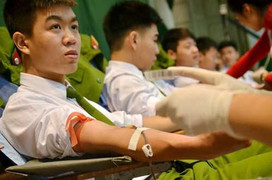 Sơn La: 9 chiến sĩ công an hiến máu cứu sống 1 sản phụ