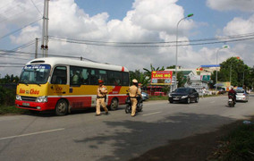 CSGT Hà Nội xử lý nhiều xe buýt vi phạm luật giao thông