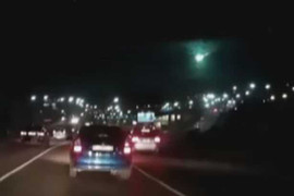 Sao băng bốc cháy sáng lòa bầu trời, dân Nga sửng sốt tưởng tấn công hạt nhân