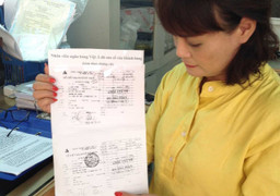 Sổ tiết kiệm 70.000 USD 'bốc hơi', kiện ngân hàng 5 năm không xong