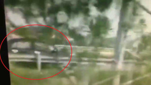 Ôtô phóng ngược chiều 100km/h trên cao tốc Nội Bài - Lào Cai