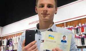 Chàng trai 20 tuổi đổi tên thành iPhone 7 để nhận điện thoại miễn phí