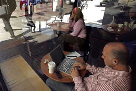 Đau đầu bị 'xài chùa' internet, nhà hàng bắt khách giải toán đoán wifi