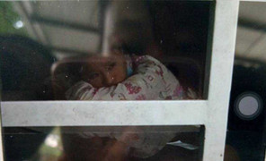 Nữ sinh bị châm thuốc lá vào tay, bắt liếm chân: Đã tìm được kẻ cầm đầu