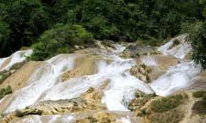 Rùa khổng lồ ẩn mình trong núi và chuyện hang đá cứ giậm chân là nước tuôn trào