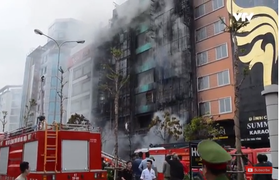 Cháy ở phố Trần Thái Tông: Nhiều nhà cao tầng bị thiêu rụi chỉ còn trơ khung