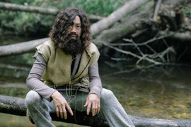 Hoài Linh hóa thân thành người rừng trong phim Tết