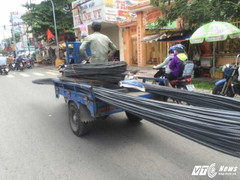 Thêm một nữ sinh bị thanh sắt trên xe 'máy chém' đâm trọng thương