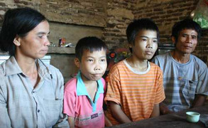 Đau buồn nơi những đứa trẻ bỗng nhiên mang khuôn mặt của người già rồi lăn đùng ra chết