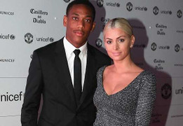 Vợ bỏ, phong độ trồi sụt, Martial tìm vui bên bồ mới nóng bỏng