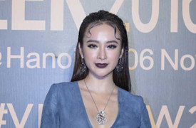 Angela Phương Trinh gây 'sốc' với lối trang điểm quái đản, đeo trang sức gần 2 tỷ đồng