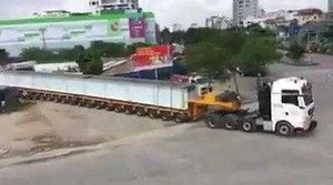 Cận cảnh siêu xe 174 bánh như con 'rết khổng lồ' trên đường phố Hải Phòng