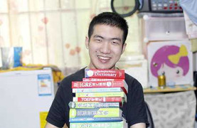 Chàng trai Trung Quốc tốt nghiệp thạc sĩ dù bại não từ bé