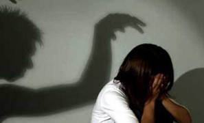 Tổ trưởng văn hóa dân phố bị tố giở trò đồi bại với con gái đồng nghiệp